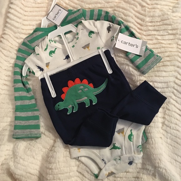 ❌SOLD!❌💚Three piece dinosaur Carter's