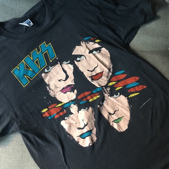Tops - *RARE* KISS 85' Small Vintage Concert Tee