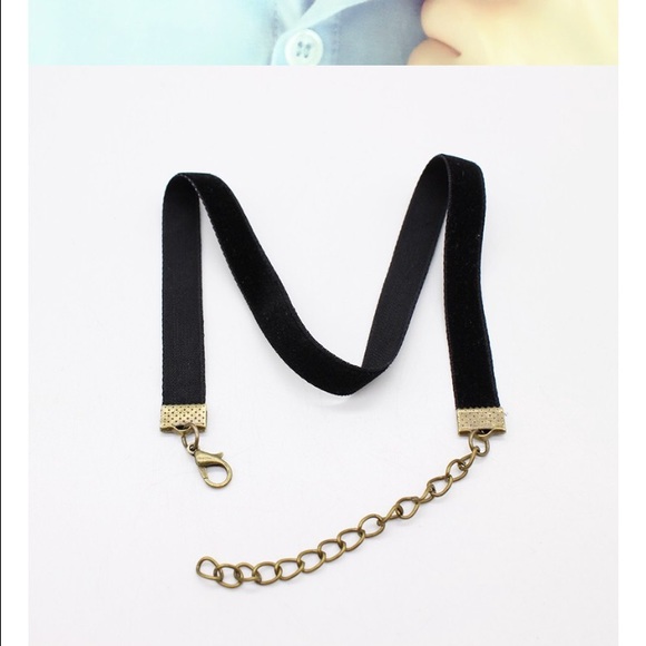 Black velvet choker necklace 1cm wide - Picture 2 of 2