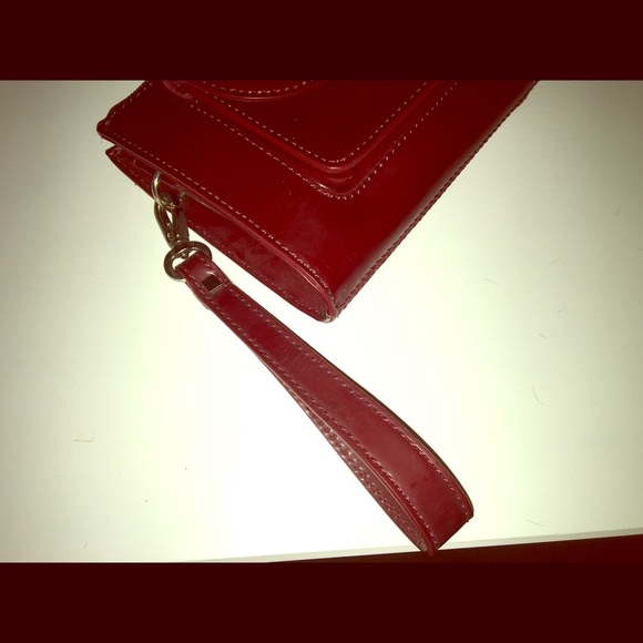 Wristlet clutch