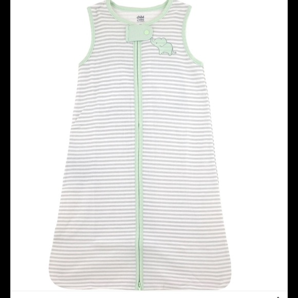 NWT Carters Wear a blanket sz Small -up to 18 lbs