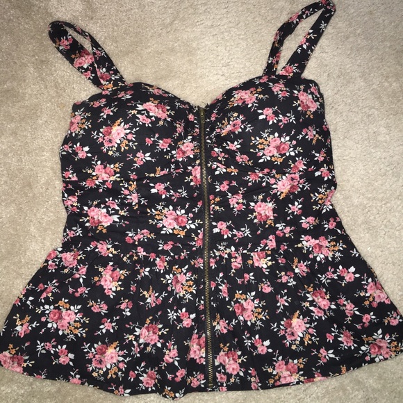 Adorable fashion top💞
