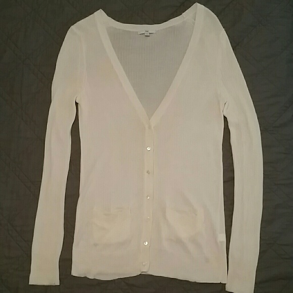 Long lightweight v-neck cardigan
