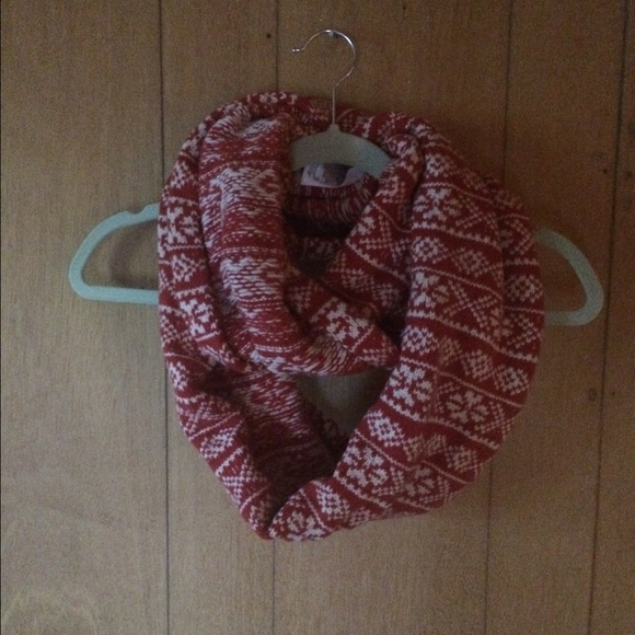 Gap circle scarf