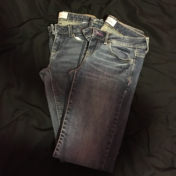 Selling 2 pairs of Aeropostale jeans - Picture 1 of 3