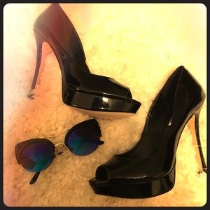 BCBG patent black peep toe pump ❤️️❤️️❤️️