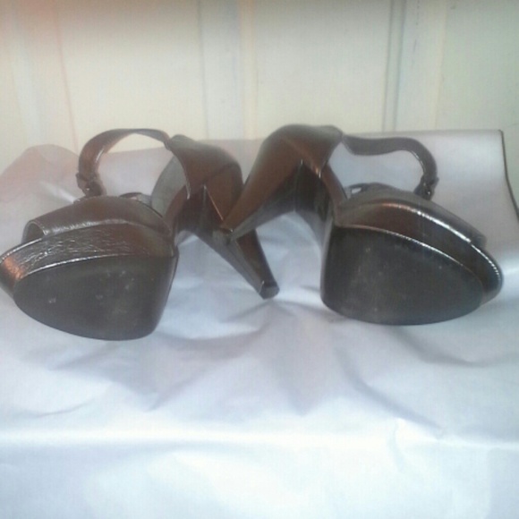 Glamorous Silver Steve Madden heel - Picture 3 of 3