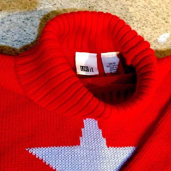 UR IT Sweater Lt Blue Star on Red 4-5 toddler - Picture 2 of 2