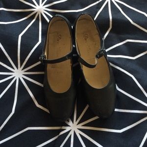 Black flamenco dance shoes