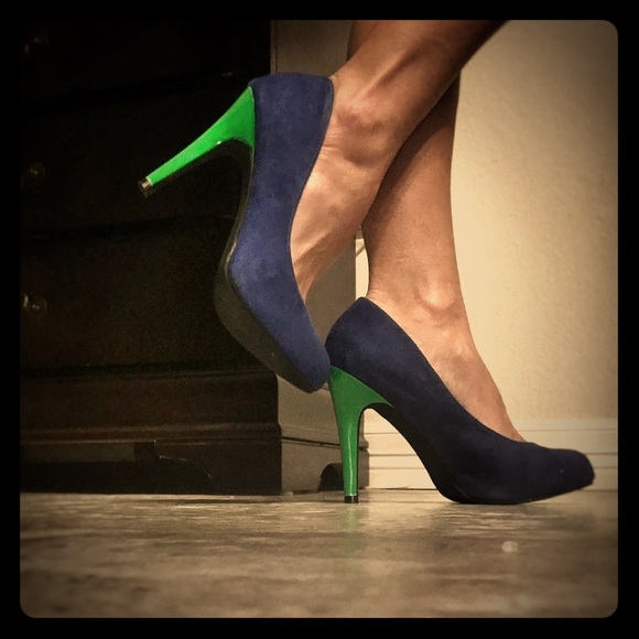 Blue Suede Pumps w/ Kelly green pump | heel - Picture 1 of 4