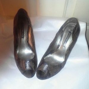 Snake skin Bandolino peep toe