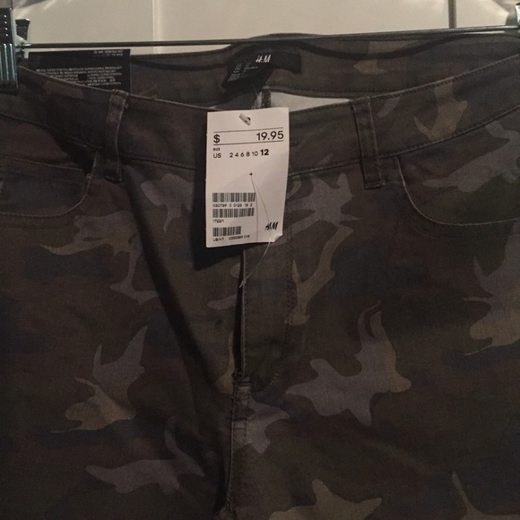 SOLD NWT skinny camo pants. - Picture 3 of 4