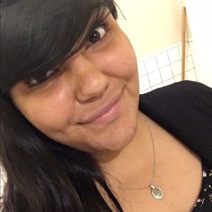 Meet your Posher, Alma