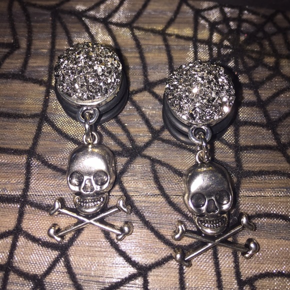 Handmade Skull Plugs - Picture 1 of 2