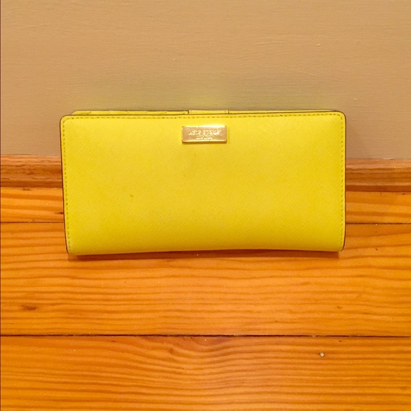 ✨Kate Spade Lime Wallet✨ - Picture 1 of 3