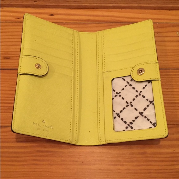 ✨Kate Spade Lime Wallet✨ - Picture 2 of 3