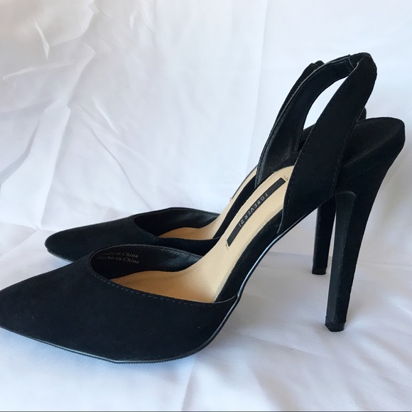FOREVER 21 Pointed Black Heels with Strap - Picture 2 of 4