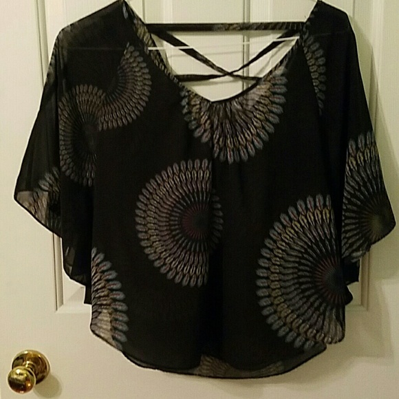 Sheer blouse with feather mandala pattern - Picture 1 of 4