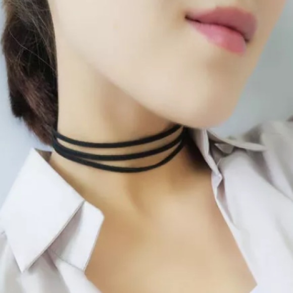 RESTOCK! 🎀 Black Velvet Choker- triple layer - Picture 1 of 4