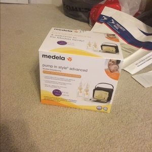 NWT medela advanced pump n style breast pump