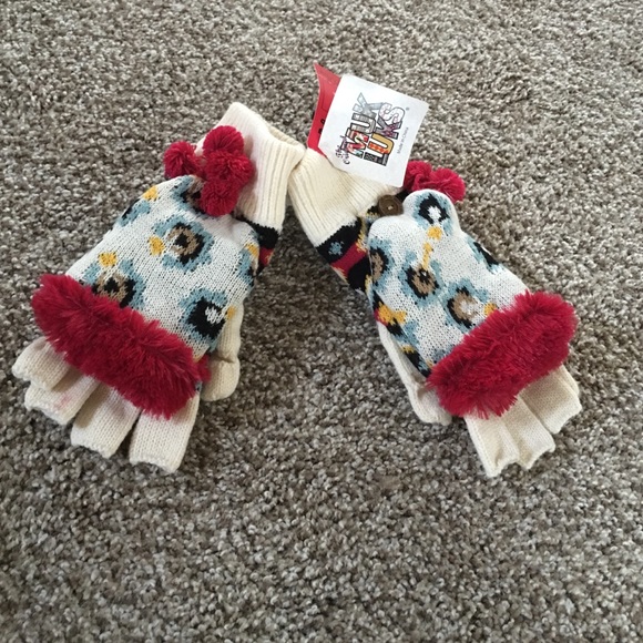 Muk Luks mittens!