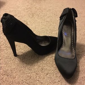 Black heels with a bow on the back
