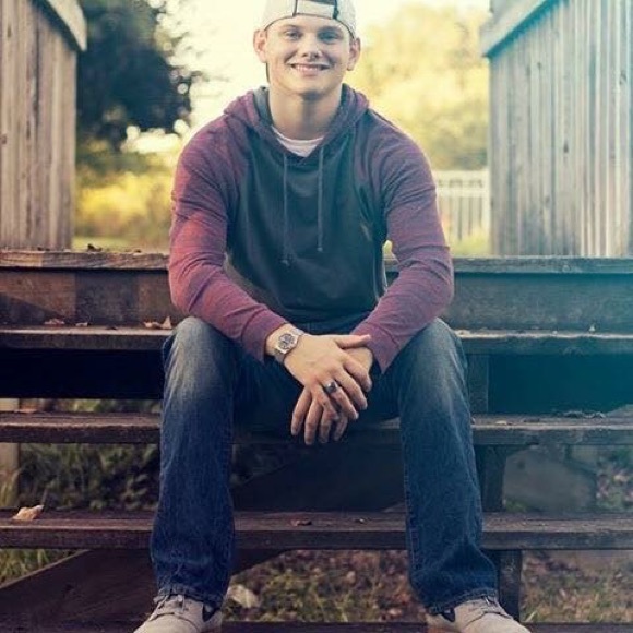 Meet your Posher, Josh - Picture 1 of 1