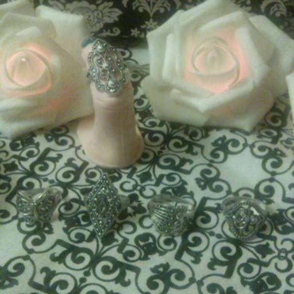 *ONLY ONE SET LEFT* 5pc vintage ring set