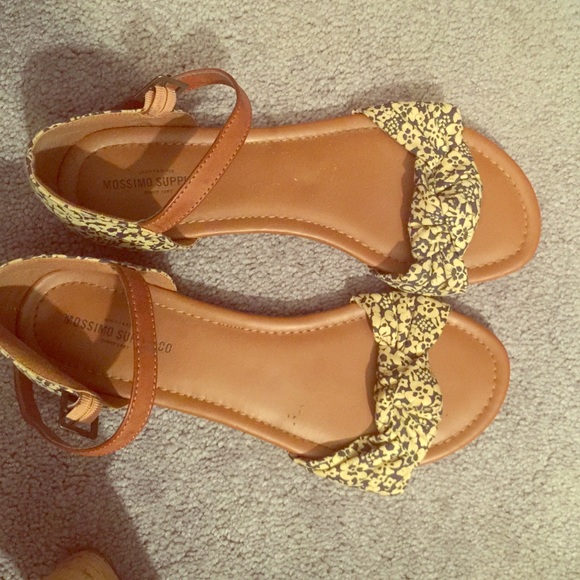 Size 9 Mossimo sandals