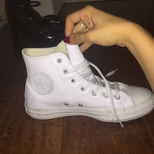 ALL WHITE LEATHER CONVERSE