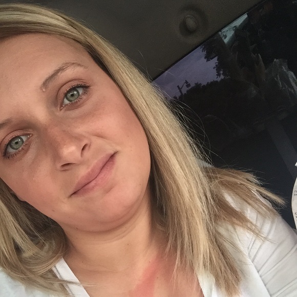 Meet your Posher, Briana - Picture 1 of 1