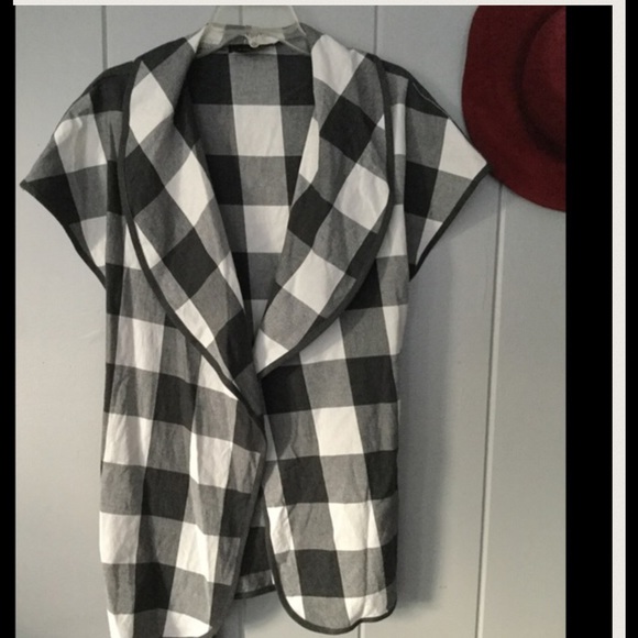 Gingham kimono jacket.