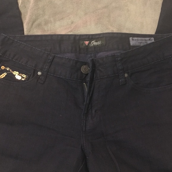 NWOT!! Guess jeans - Picture 3 of 4