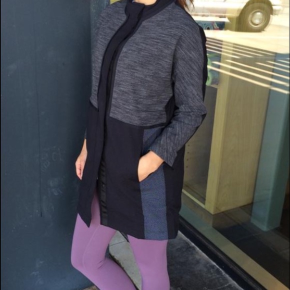 Lululemon black cocoon car coat
