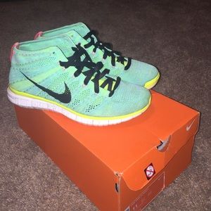 NIKE FLYKNIT CHUKKA .