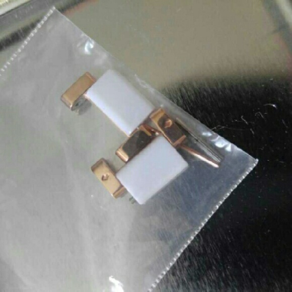 Michael Kors White Watch - Picture 4 of 4