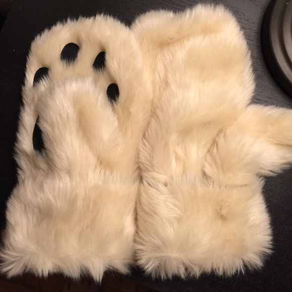 Faux fur mittens