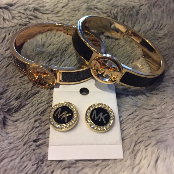 SOLD❗️❗️Bracelet and earrings sold Together/Separ
