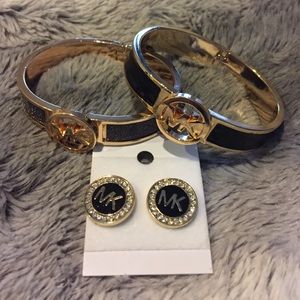 SOLD❗️❗️Bracelet and earrings sold Together/Separ