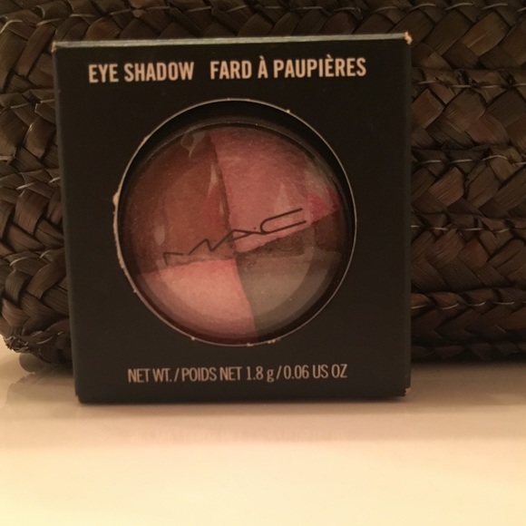 MAC eyeshadow- pink sensibilities