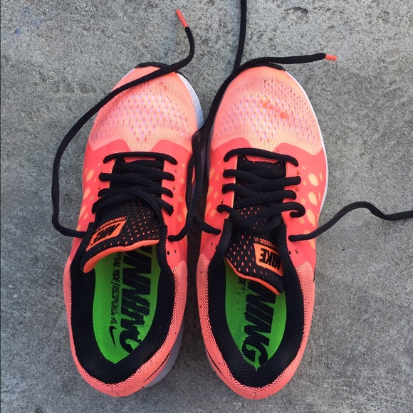 Nike air tennis shoes