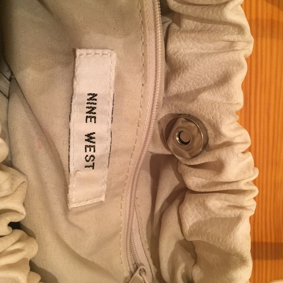 ▫️White Nine West Bag▫️ - Picture 2 of 2