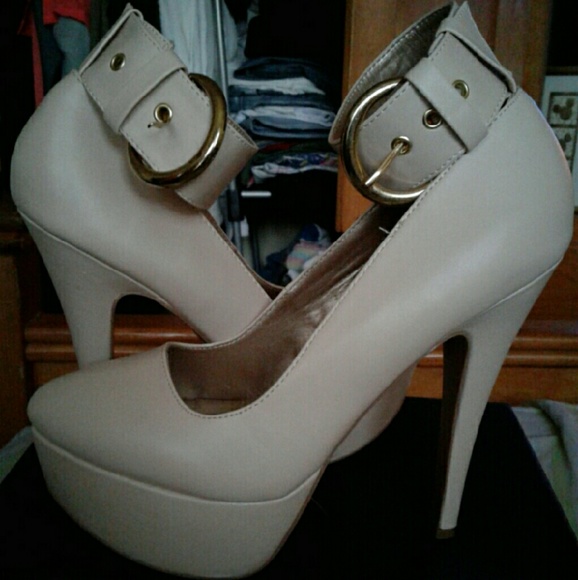 **NEW** BEIGE PLATFORM HIGH HEELS BY CR