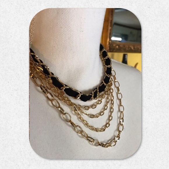 Forever 21 Jewelry - Black rope and gold chain necklace