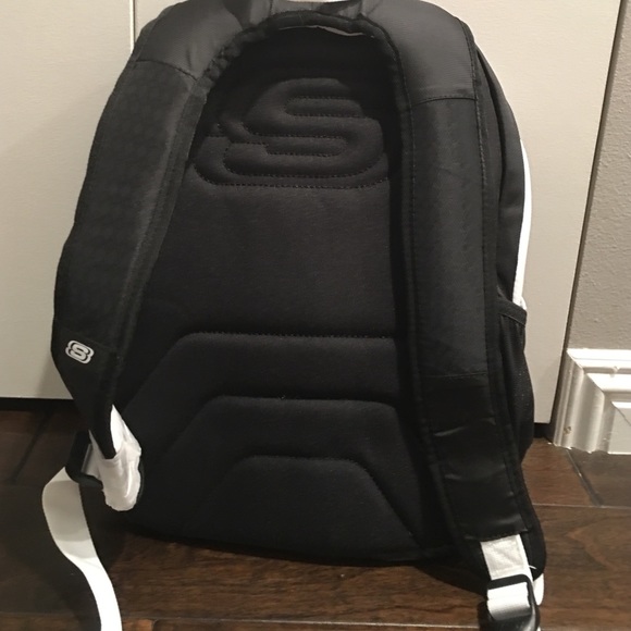 ❤️NEW!!!❤️ Small Skechers backpack.