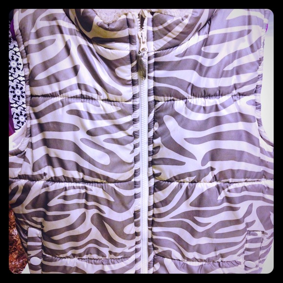 Carters sz 6 puffy vest with silver zebra print