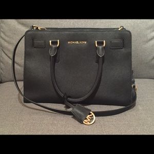 👜 Michael Kors Dillon Satchel- PRICE REDUCED!