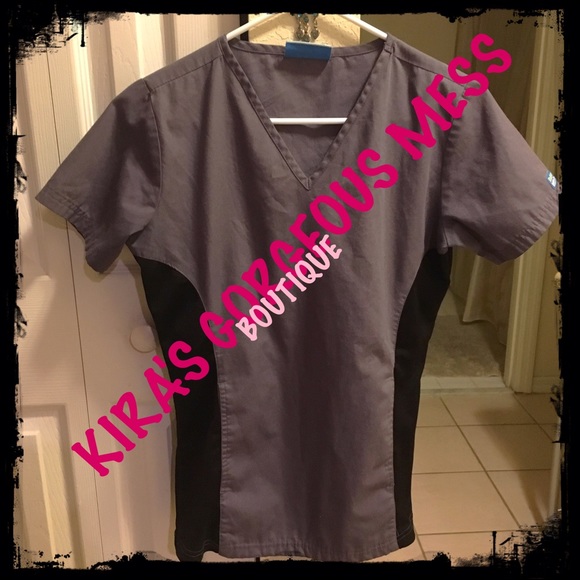 BUTTERSOFT SCRUB TOP GRAY WITH BLACK
