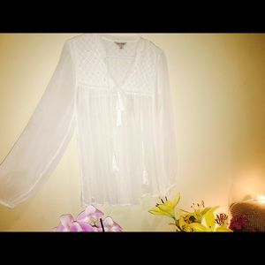 🎀 Beautiful white Lucky Brand top 🎀