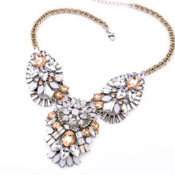 💗Gorgeous Statement Necklace - Picture 2 of 3